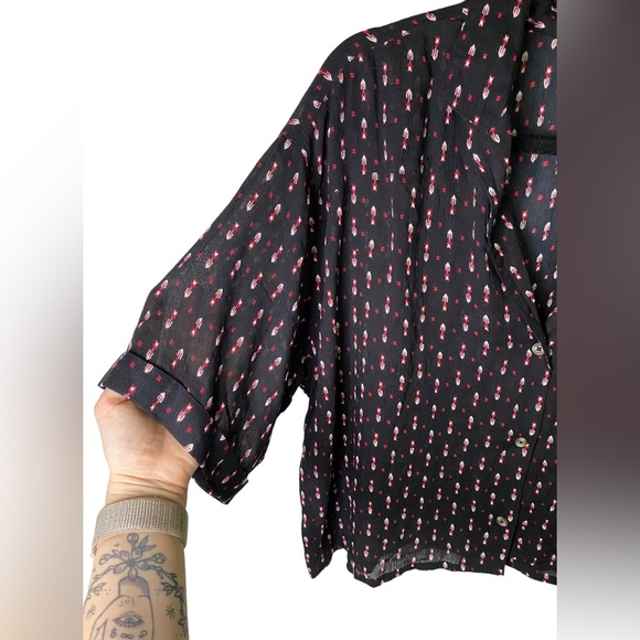 Urban Outfitters | Large Black Patterned Collared Oversized Crop Button Down - Picture 2 of 6
